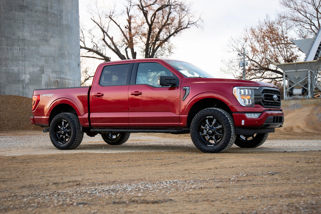 2.0 Inch Ford Leveling Lift Kit w/V2 Shocks For 2021 F-150 Rough Country