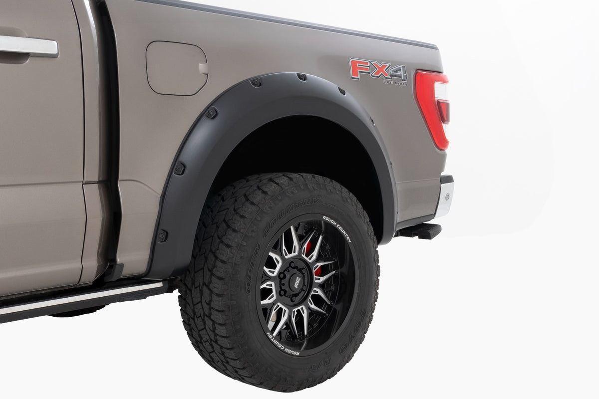 Traditional Pocket Fender Flares Gloss Black Ford F-150 2WD/4WD (21-23) Rough Country