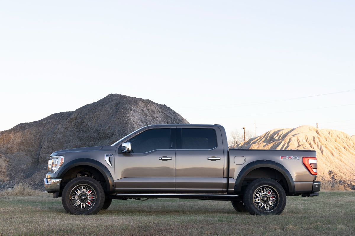 Traditional Pocket Fender Flares Gloss Black Ford F-150 2WD/4WD (21-23) Rough Country